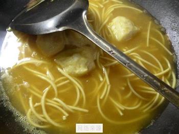 煎鸡蛋墨鱼丸咖喱汤面的做法步骤8