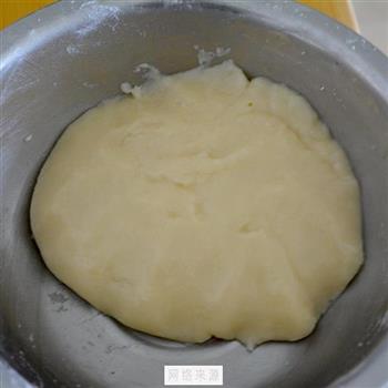 豆沙版老婆饼的做法步骤2