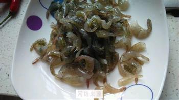 红椒韭菜炒河虾的做法步骤2