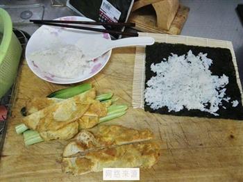 鸡蛋黄瓜寿司的做法步骤3