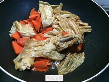 胡萝卜炒腐竹的做法步骤6