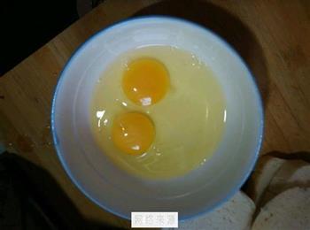 蛋煎馒头片的做法步骤2