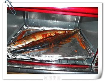 金蒜烤秋刀鱼的做法步骤5