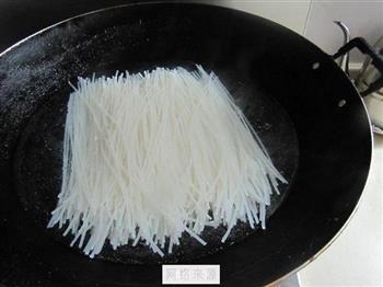 三丝炒米粉的做法步骤1