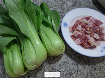 五花风肉炒青菜的做法步骤1