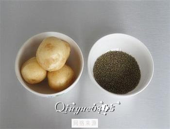 黑小米土豆稀饭的做法步骤1