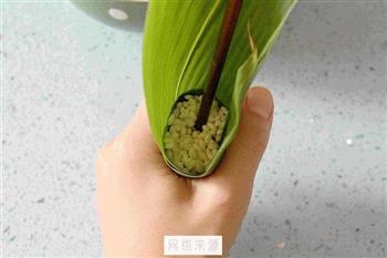 圆锥碱水白米粽的做法步骤4
