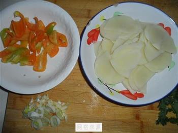 尖椒土豆片的做法图解1