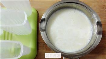 香蕉牛奶冰棒的做法步骤3