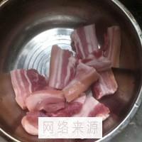 蛋黄肉粽的做法步骤1
