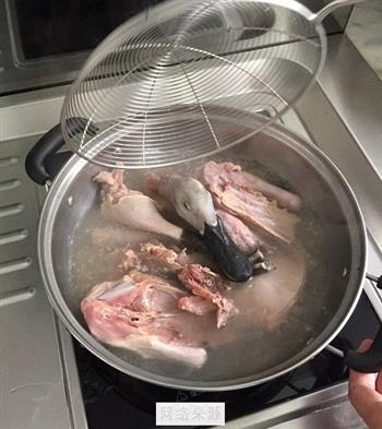 白鸭懒人养生汤的做法步骤2