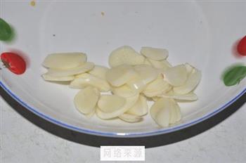 肉末榄菜炒蚕豆的做法图解2