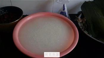 红枣蜜枣糯米粽子的做法步骤1