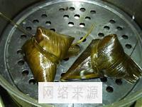 红豆腊肉粽子粥的做法步骤2