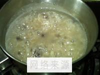 红豆腊肉粽子粥的做法图解8