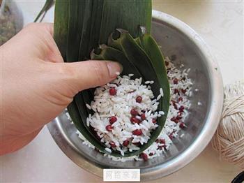 红豆蜜枣粽子的做法步骤6