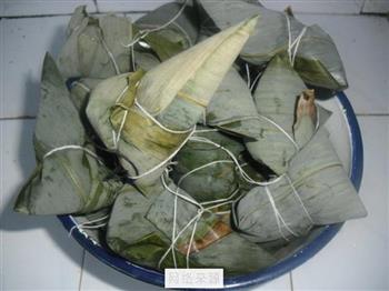 葡萄干薏米粽的做法步骤4