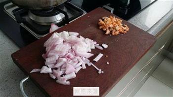羊栖菜虾米蛋炒饭的做法步骤1