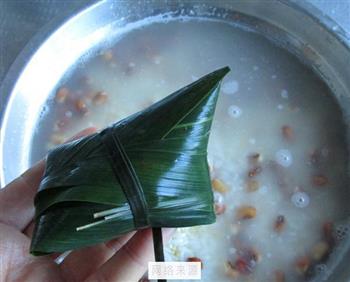 黄米核桃仁蜜枣粽的做法步骤13
