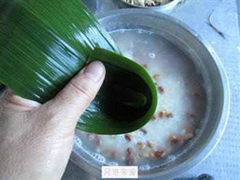 黄米核桃仁蜜枣粽的做法步骤6