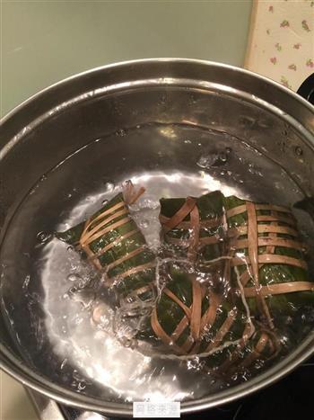 广东咸肉蛋黄粽子的做法步骤15