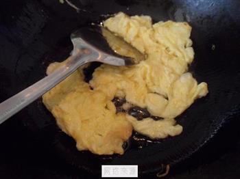 五彩蛋炒饭的做法步骤2