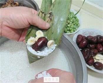 红枣莲子青豆粽的做法步骤6