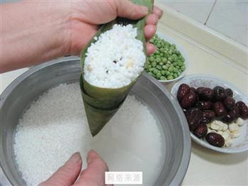 红枣莲子青豆粽的做法图解7
