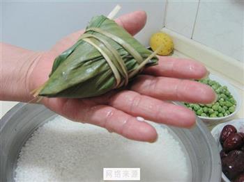 红枣莲子青豆粽的做法步骤9