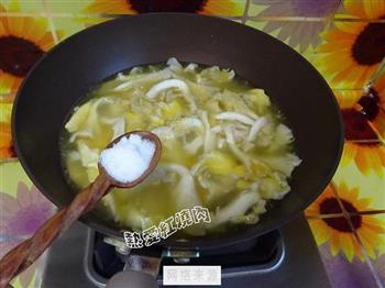 榆黄蘑鲜汤面的做法图解10