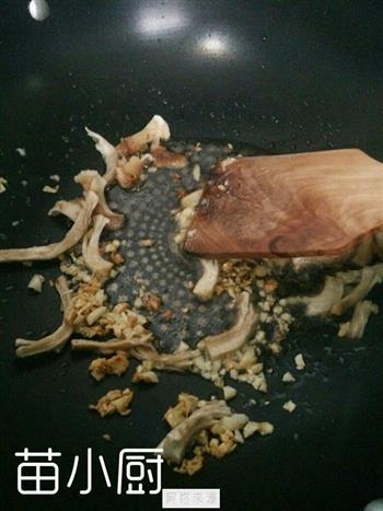 香菇炒豆芽的做法步骤2