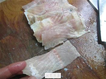 清蒸鲟鱼卷的做法步骤3