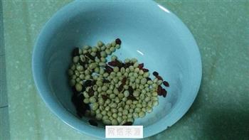 菊花枸杞豆浆的做法图解1