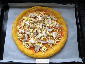 南瓜饼胚培根披萨的做法图解5