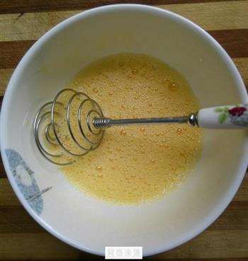 南瓜牛奶蒸布丁的做法步骤2