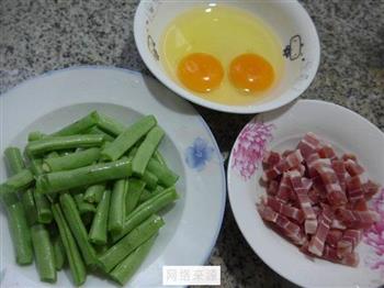 五花风肉梅豆炒鸡蛋的做法步骤1