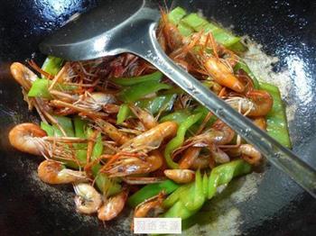尖椒炒河虾的做法步骤10