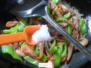 尖椒炒河虾的做法步骤8