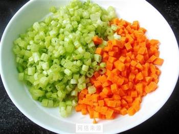 胡萝卜芹菜粥的做法步骤2