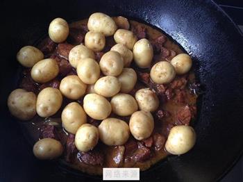 小土豆烧肉的做法步骤13
