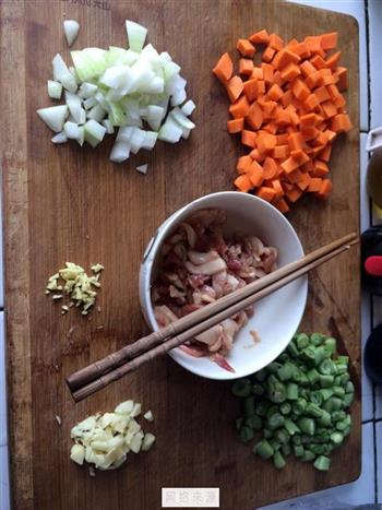 五花肉萝卜豆角焖饭的做法图解1