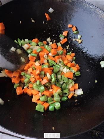 五花肉萝卜豆角焖饭的做法步骤3