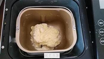 牛奶杏仁花环面包的做法步骤2