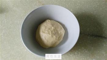 牛奶杏仁花环面包的做法步骤6