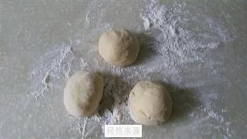 牛奶杏仁花环面包的做法步骤8