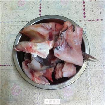 鲜美鱼头汤的做法步骤1