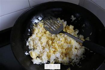 黄金蛋炒饭的做法步骤3