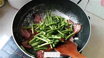 蒜苔炒腊肉的做法步骤9