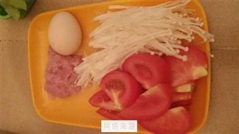 金针菇番茄鸡蛋汤的做法图解1