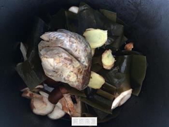 海带香菇炖大骨汤的做法步骤4